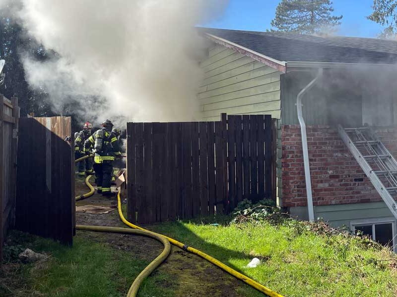 Basement fire in Des Moines displaces 14 residents on Thursday